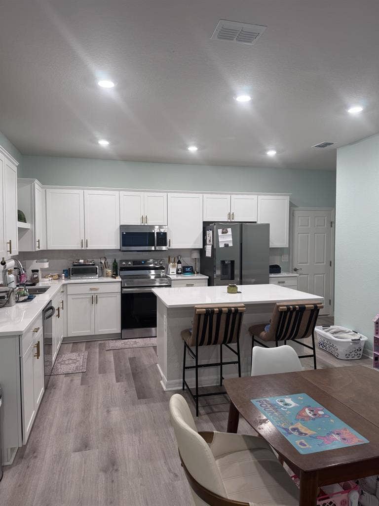 Private Bedroom/Bath in Townhome