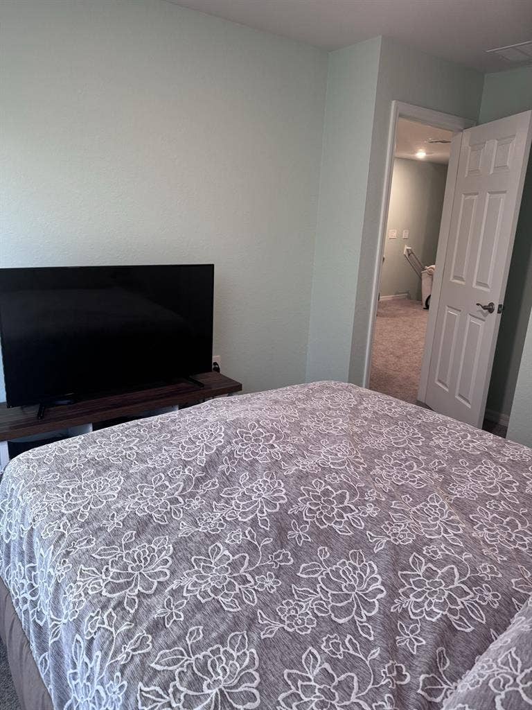 Private Bedroom/Bath in Townhome