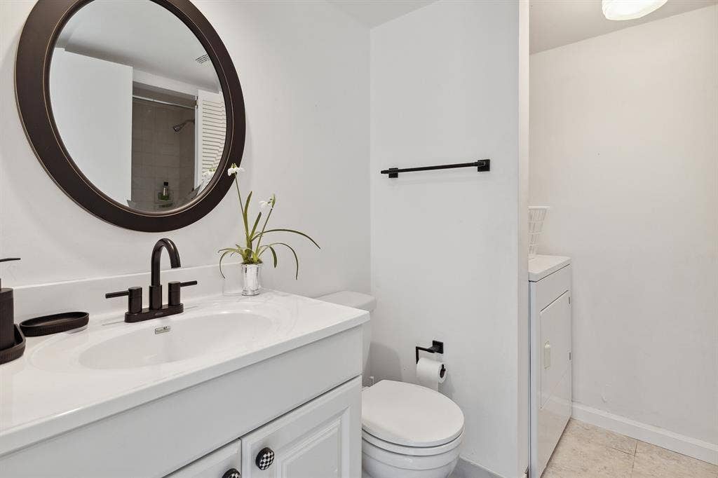 Move-In Ready! Furnished 2BR/2BA