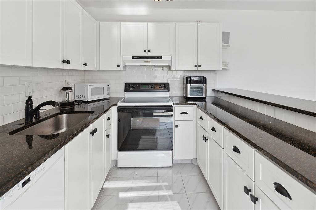 Move-In Ready! Furnished 2BR/2BA
