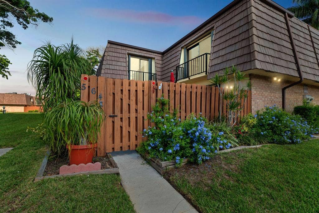 Move-In Ready! Furnished 2BR/2BA
