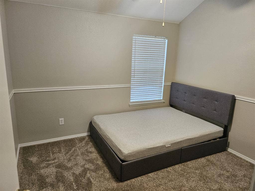 Looking for female roommate