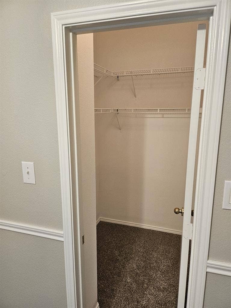 Looking for female roommate