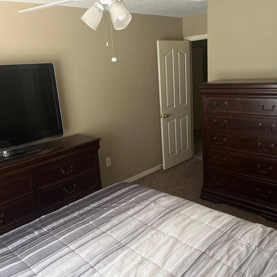Fully furnished queen bedroom set