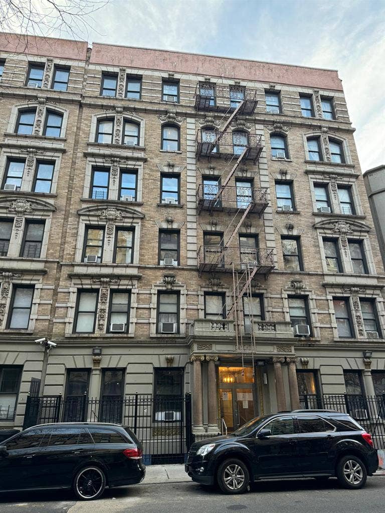 Fully Furnished Sunny Sublet
