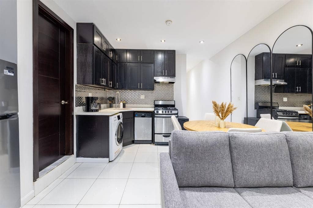Fully Furnished Sunny Sublet