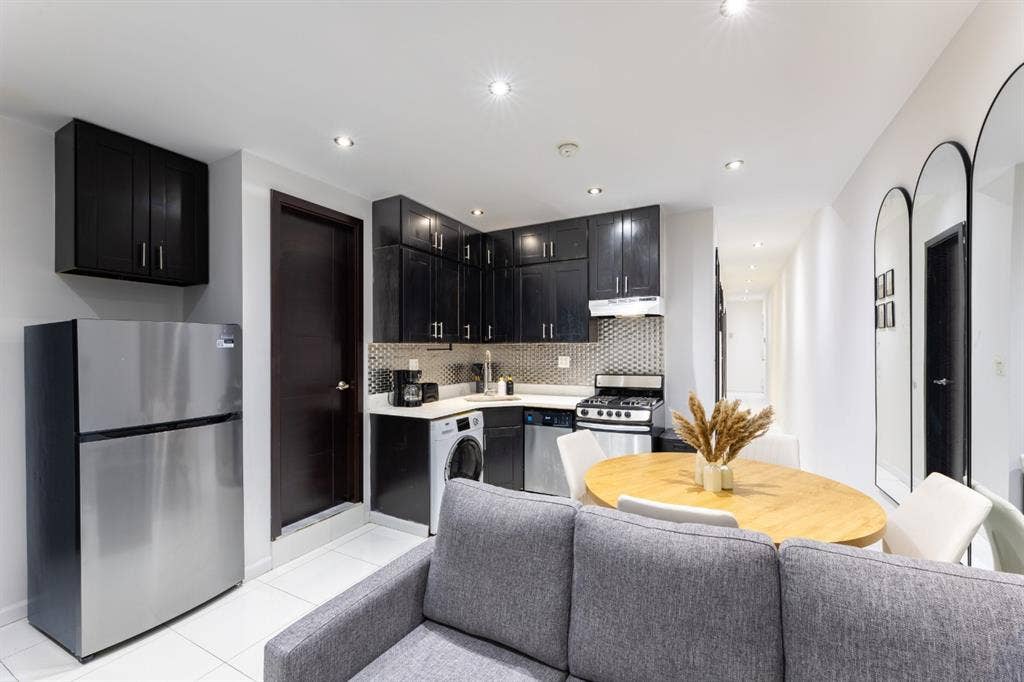 Fully Furnished Sunny Sublet