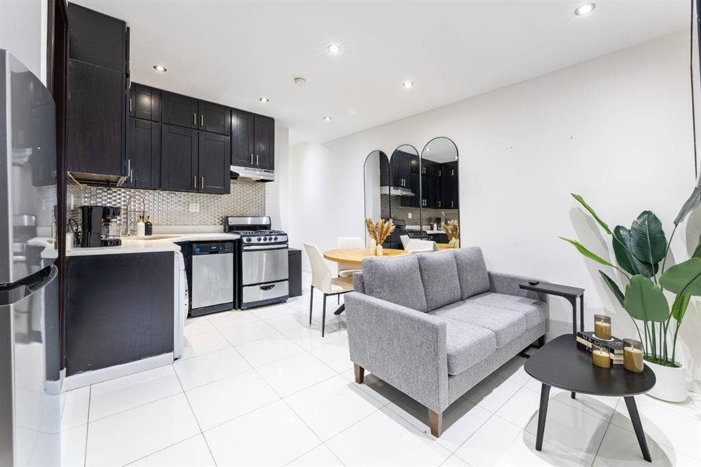 Fully Furnished Sunny Sublet