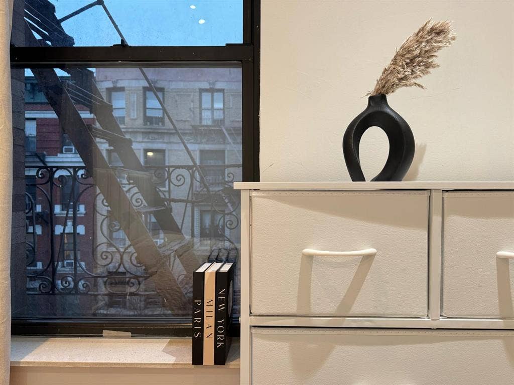 Fully Furnished Sunny Sublet