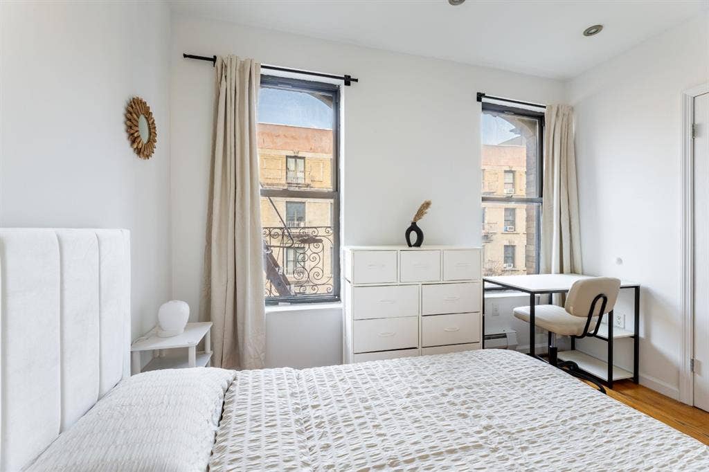Fully Furnished Sunny Sublet