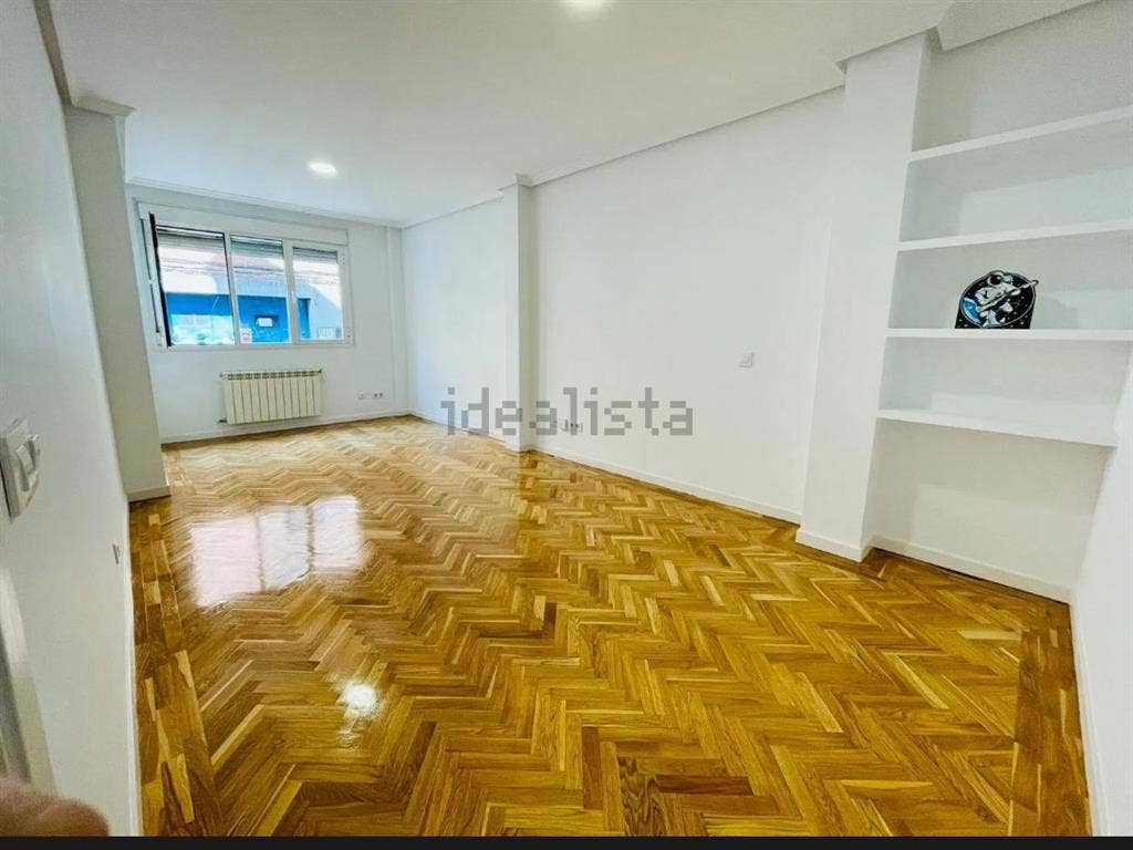 Luminosa y enorme habitación (33m2)