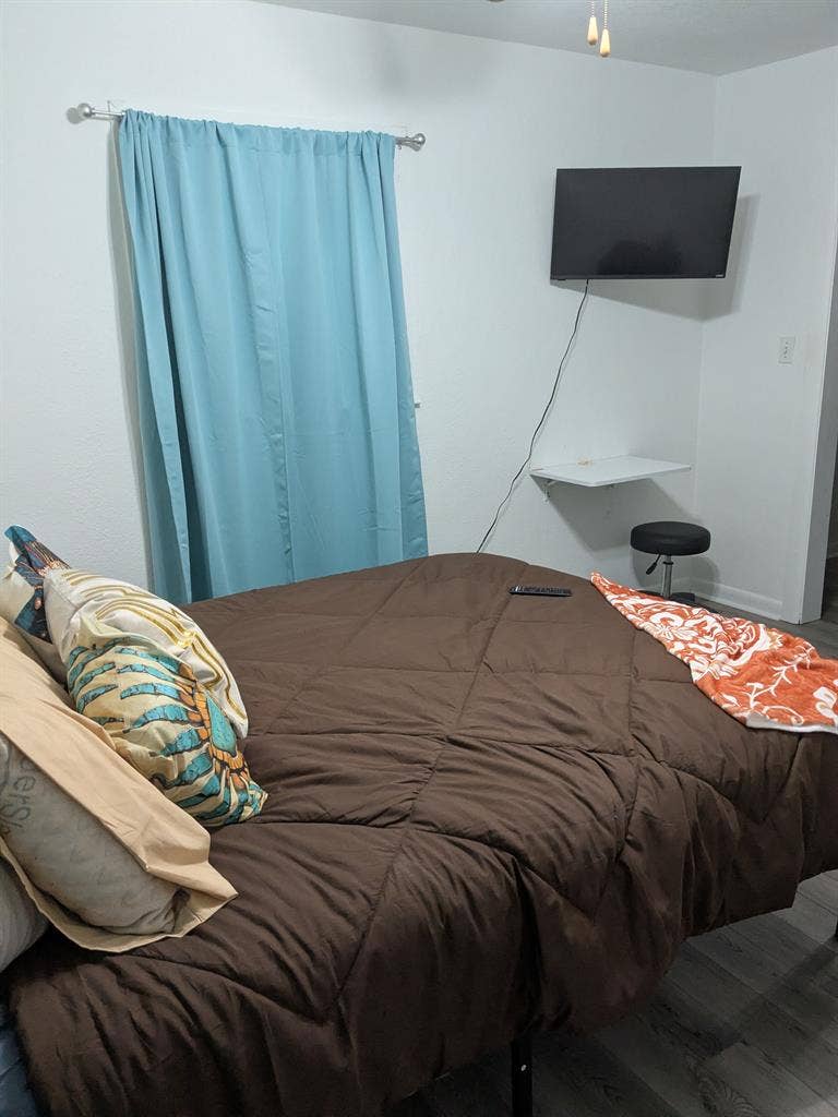 Cozy, furnished private room availa
