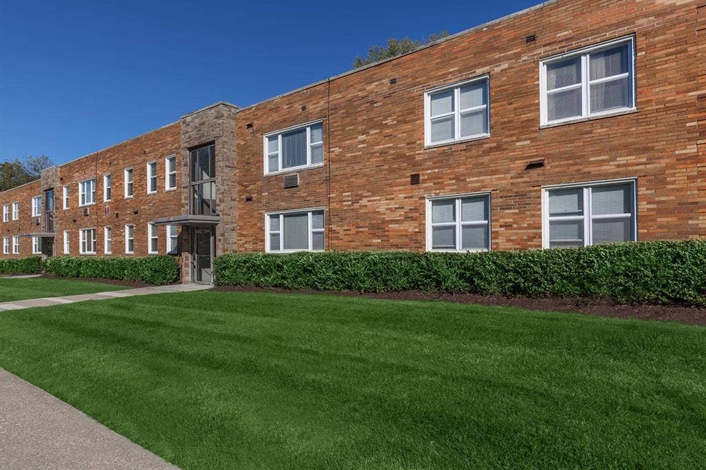 Looking for roomate 2bd