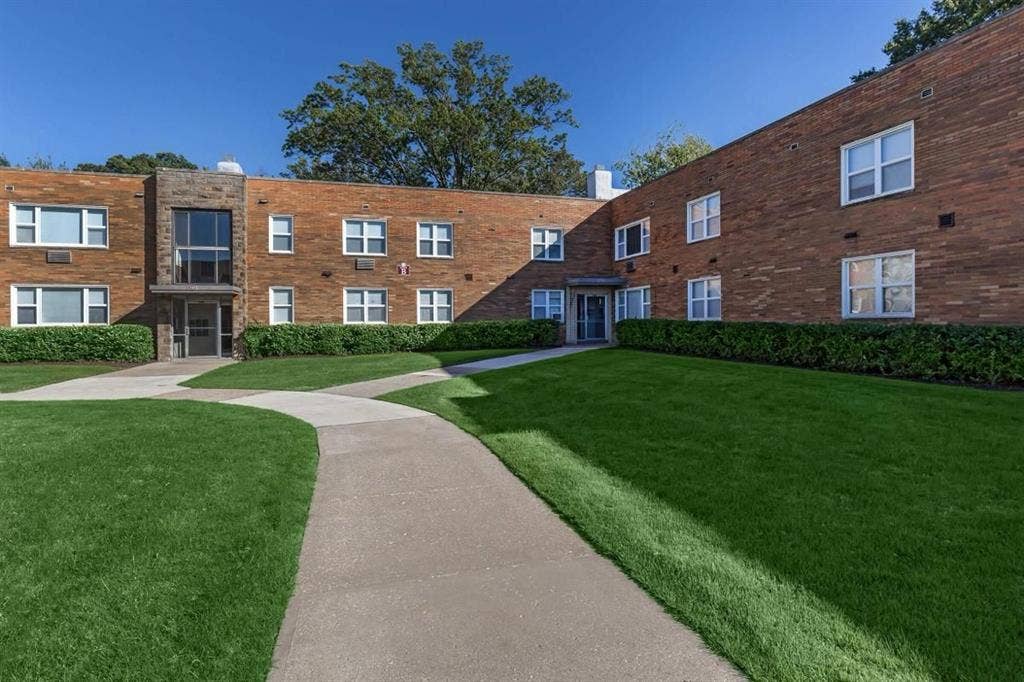 Looking for roomate 2bd
