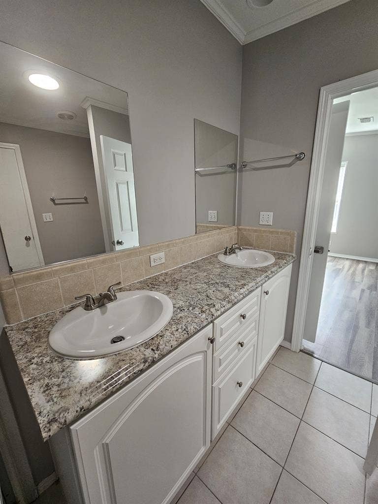 Room for rent with private bathroom