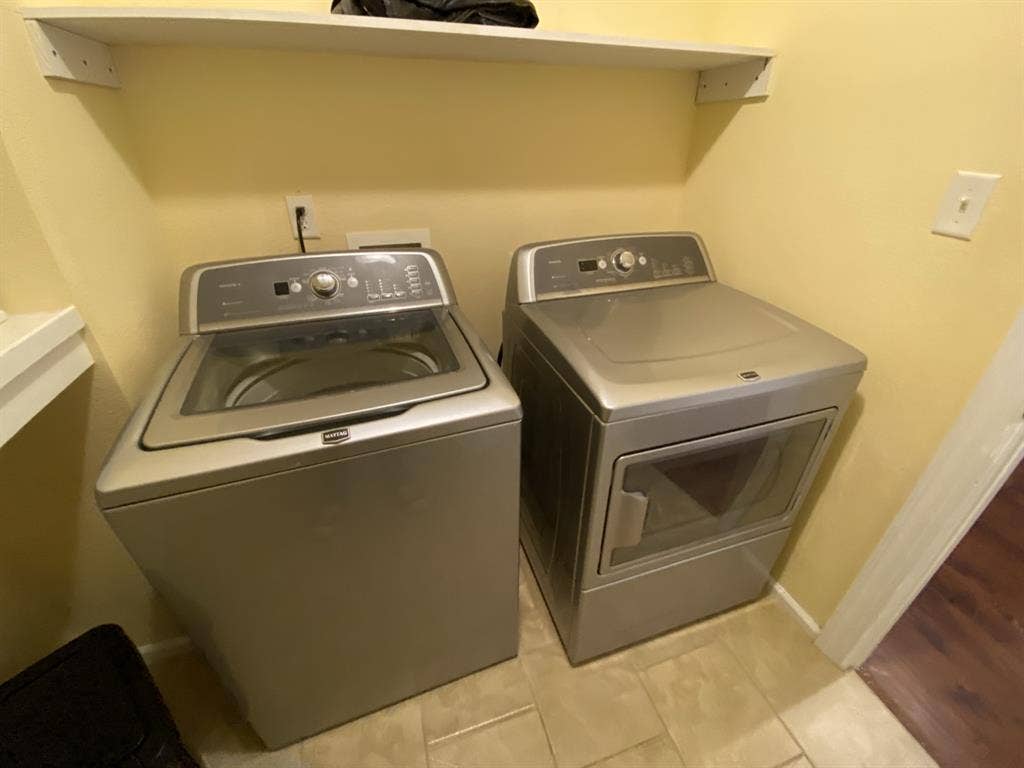 Room for rent w/ shared Bath
