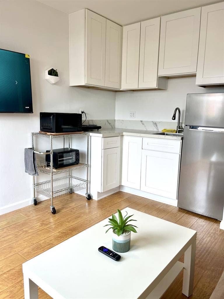 1 bedroom 1 bath fully furnished