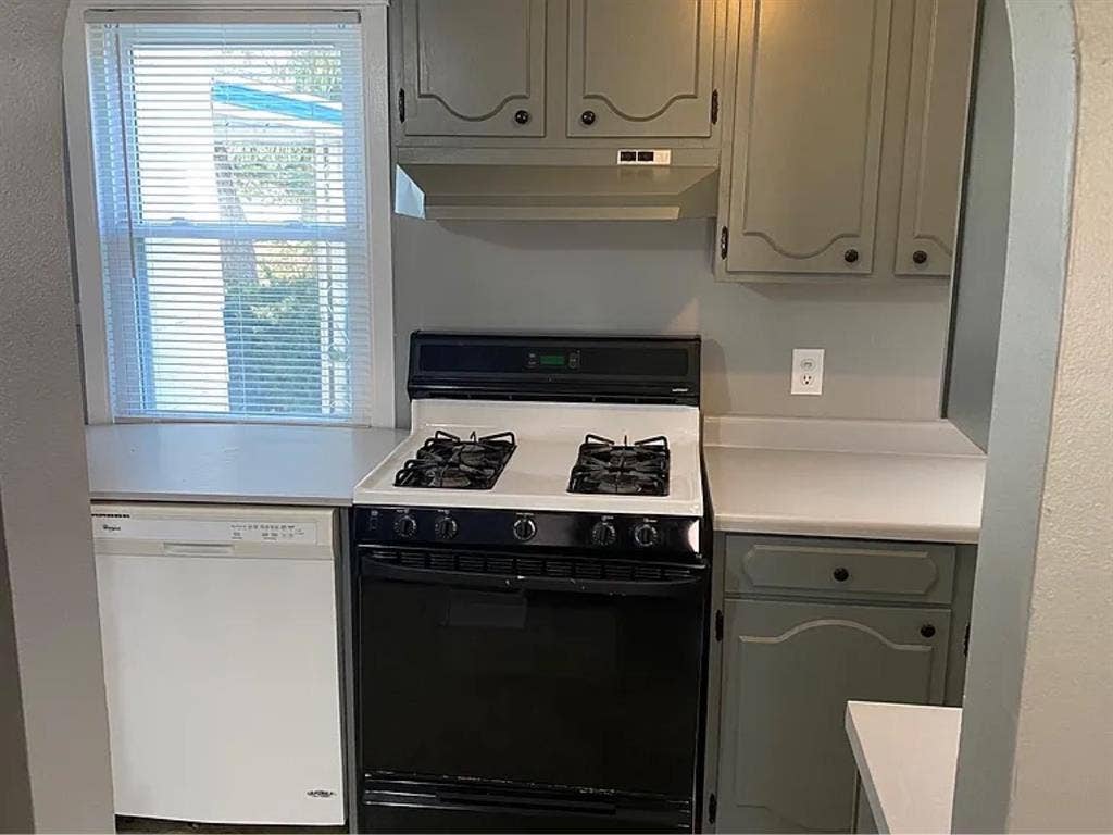 Conducive 3 beds A
vailable!!!