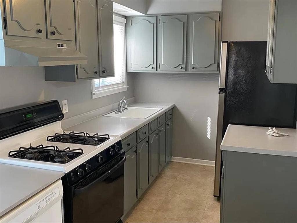 Conducive 3 beds A
vailable!!!