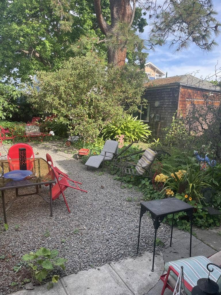 Looking for a third person to rent