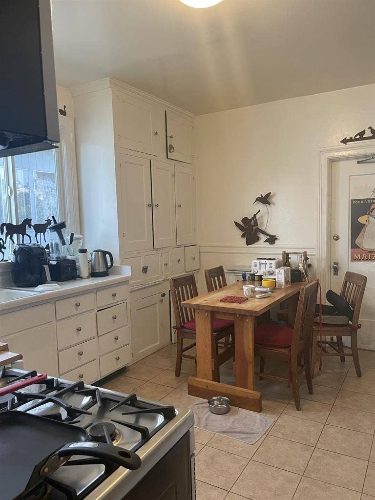 Looking for a third person to rent