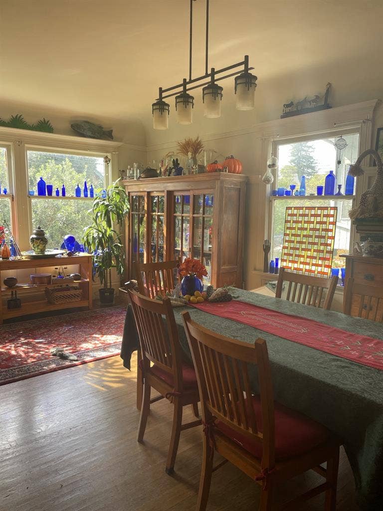 Looking for a third person to rent