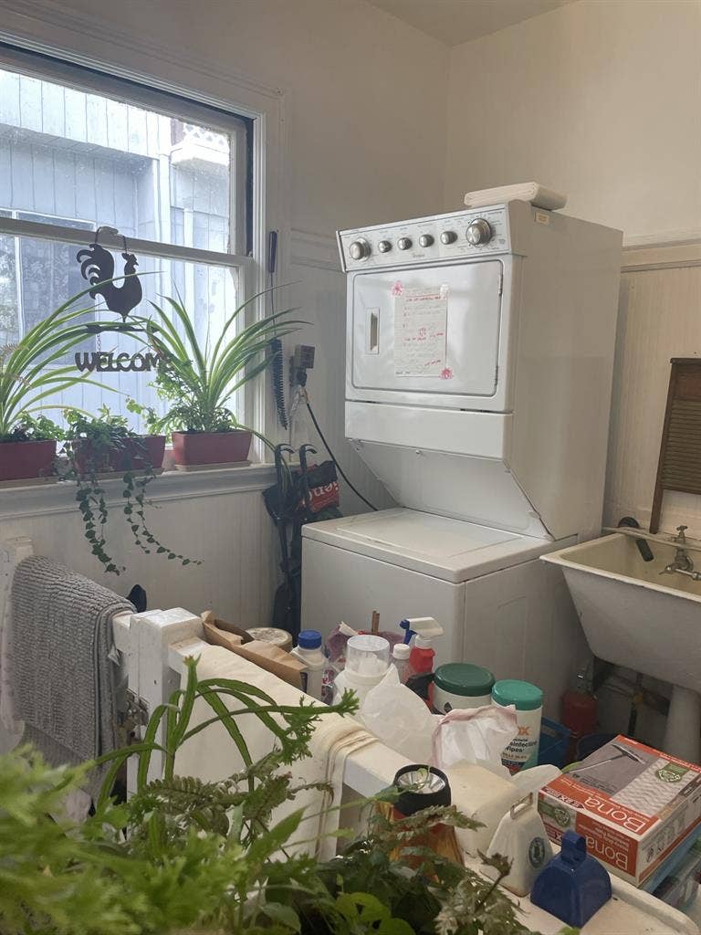 Looking for a third person to rent