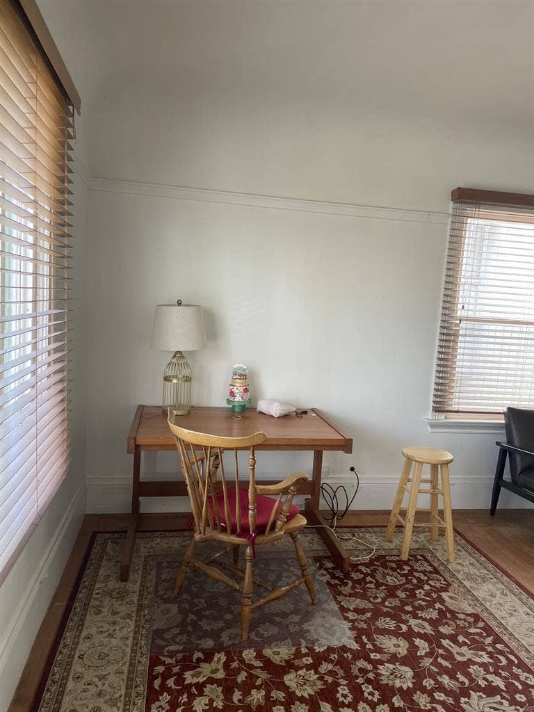 Looking for a third person to rent