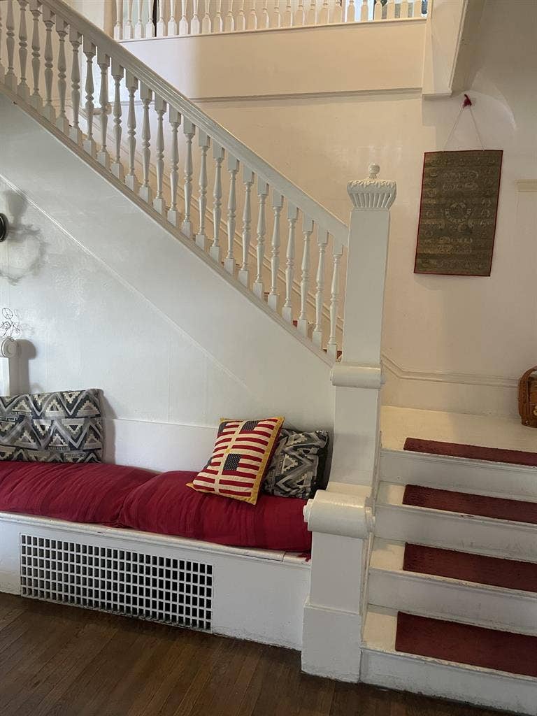 Looking for a third person to rent