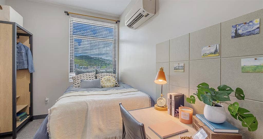 Looking for roommates!
