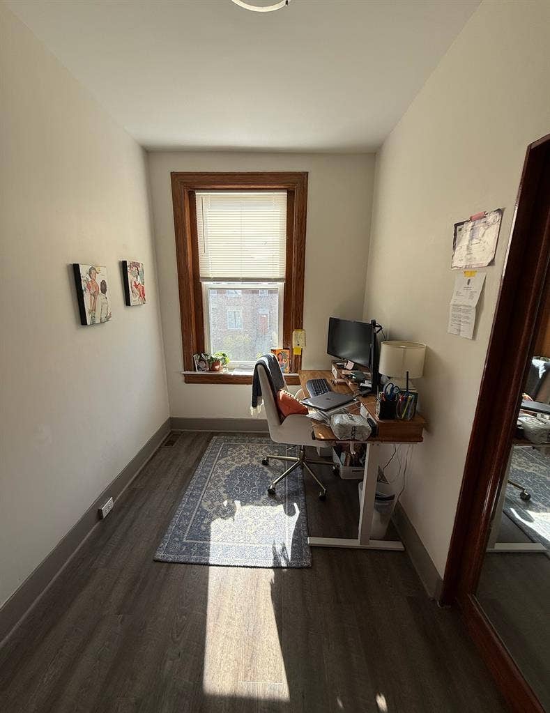 Room+Office+Bathroom in Townhouse