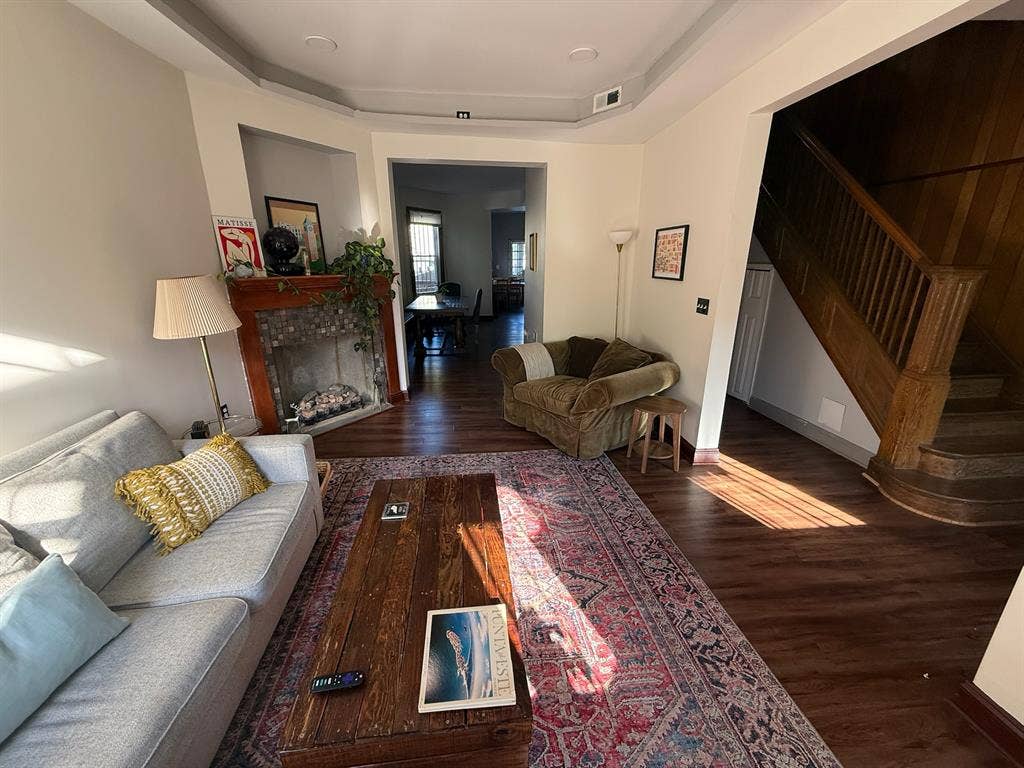 Room+Office+Bathroom in Townhouse