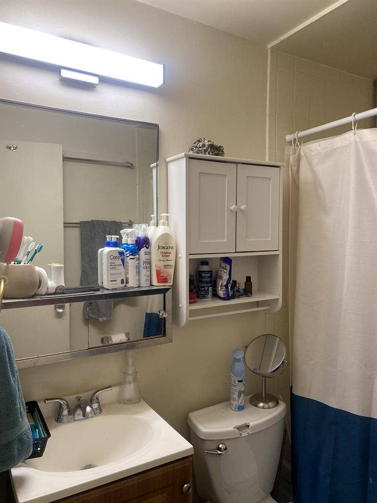 $700/M 2 BED 1 BATH FOR AUGUST