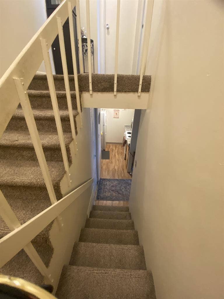 $700/M 2 BED 1 BATH FOR AUGUST