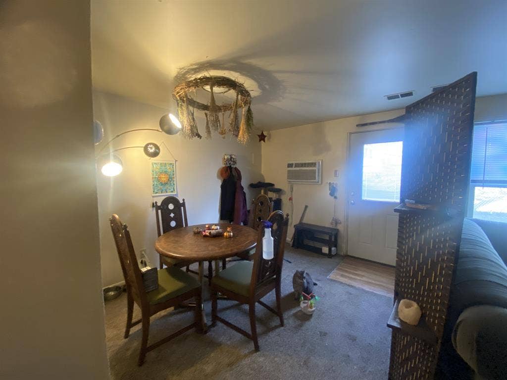 $700/M 2 BED 1 BATH FOR AUGUST