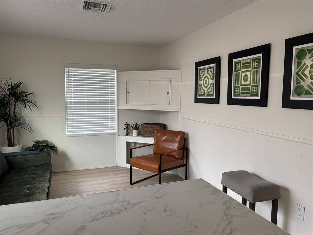Utilities included and close to FIT