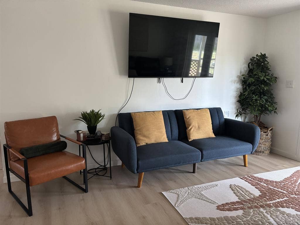Utilities included and close to FIT