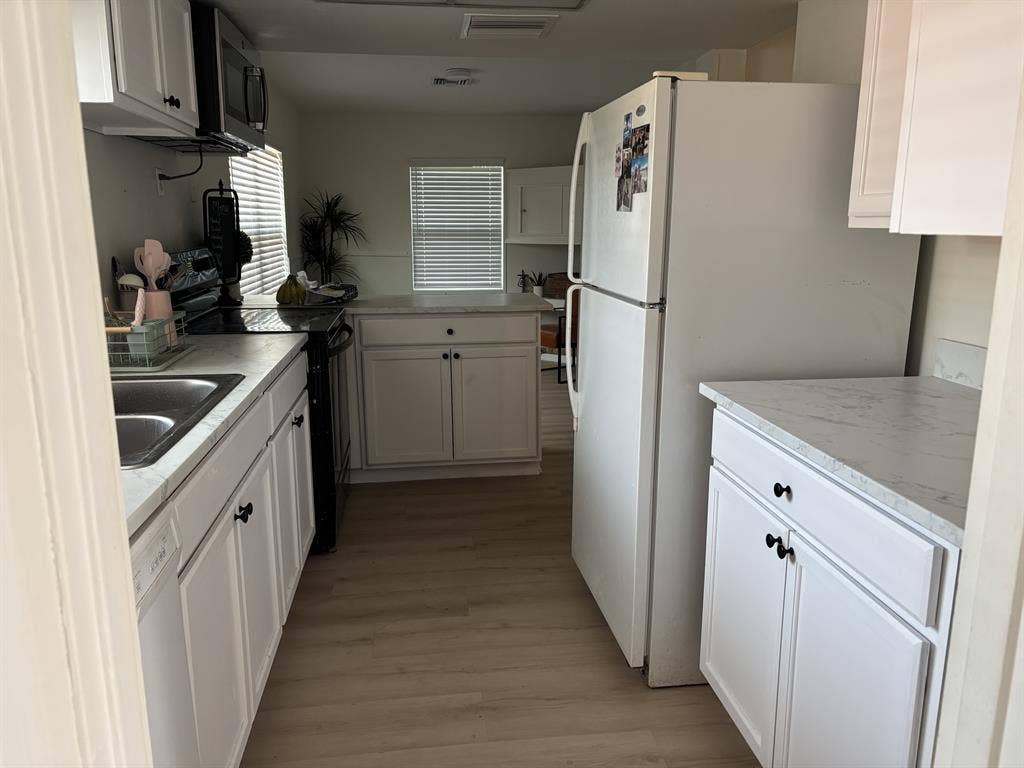 Utilities included and close to FIT