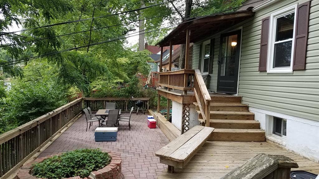 1 room available in quiet house