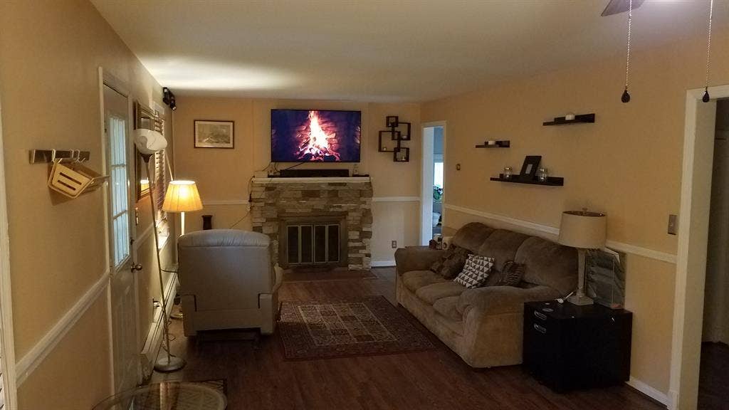 1 room available in quiet house
