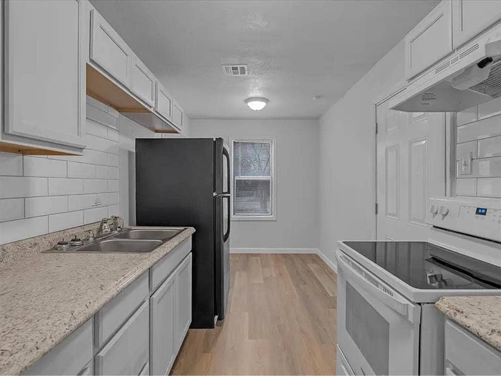 Cozy & Stylish 2BR/1BA available
