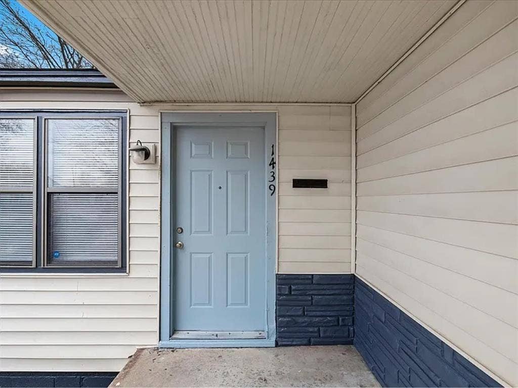 Cozy & Stylish 2BR/1BA available