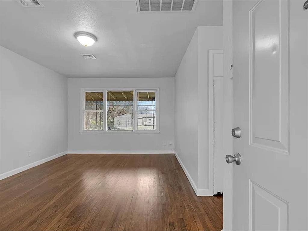 Cozy & Stylish 2BR/1BA available