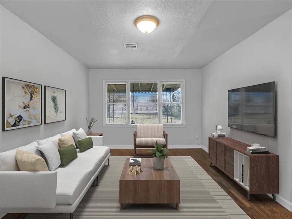 Cozy & Stylish 2BR/1BA available