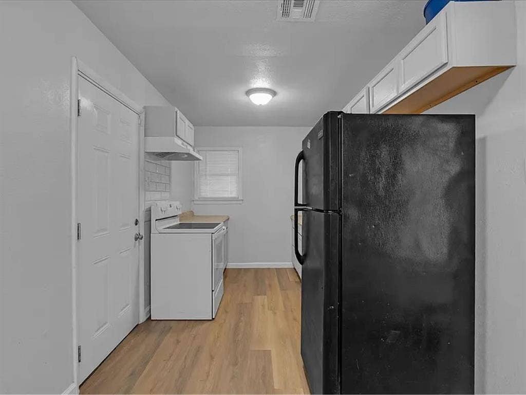 Cozy & Stylish 2BR/1BA available