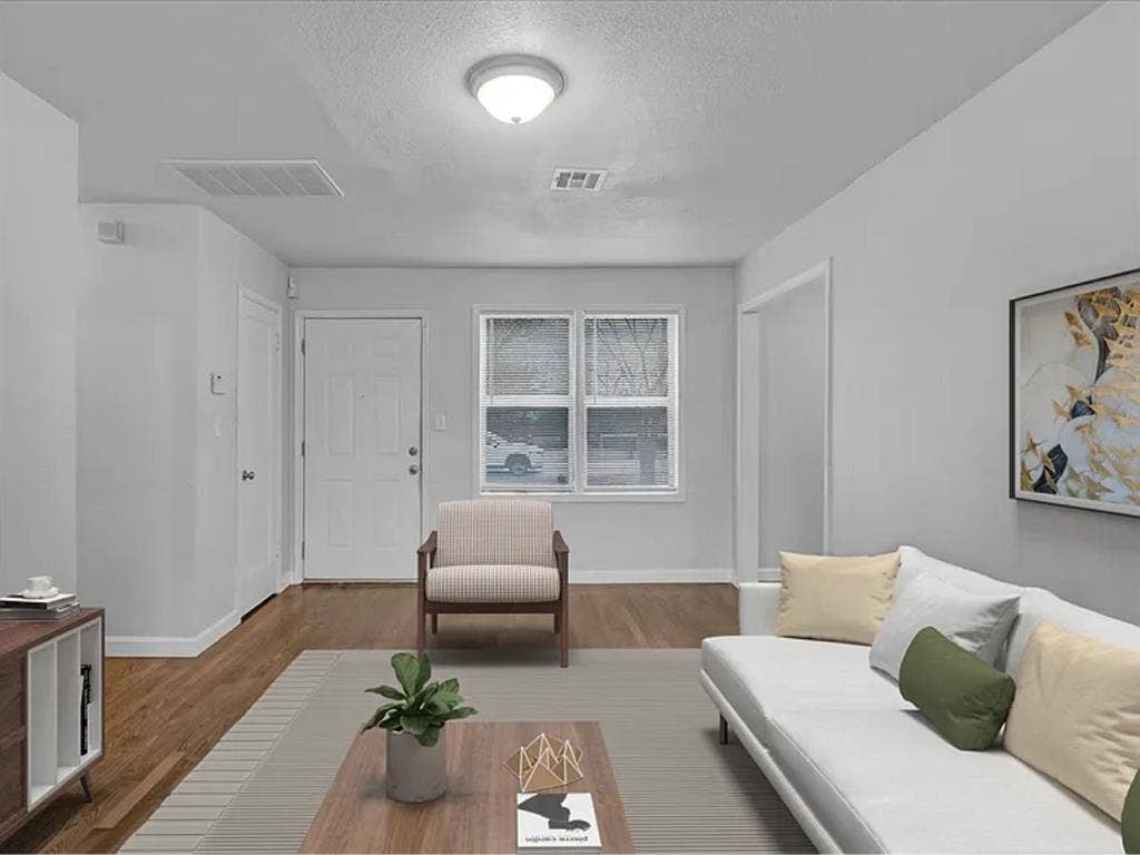 Cozy & Stylish 2BR/1BA available