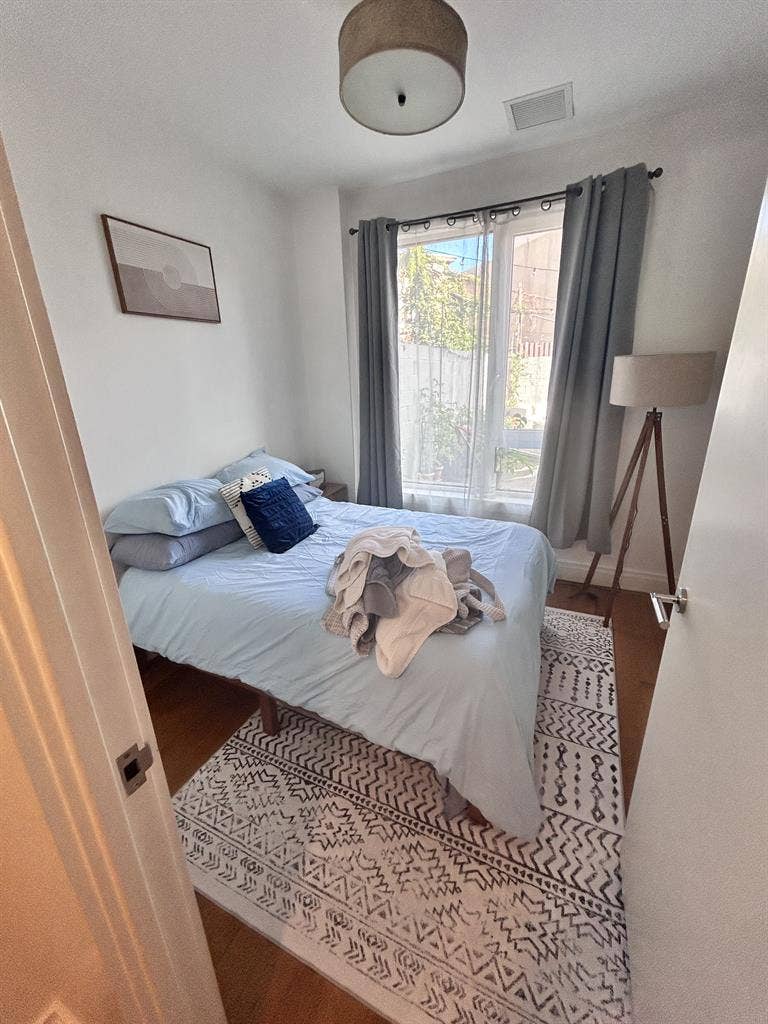 Summer Sublet–Stunning 2BR w Garden