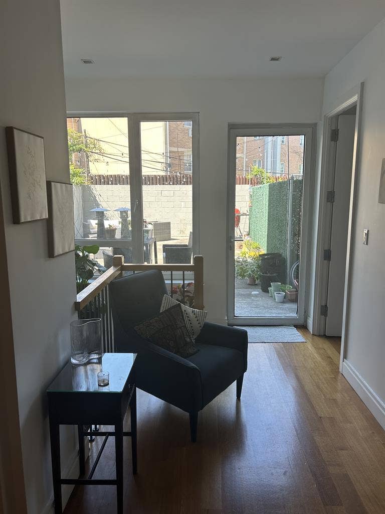 Summer Sublet–Stunning 2BR w Garden
