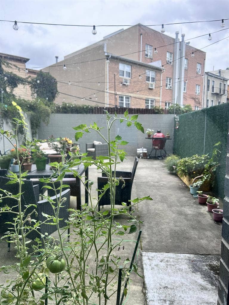Summer Sublet–Stunning 2BR w Garden