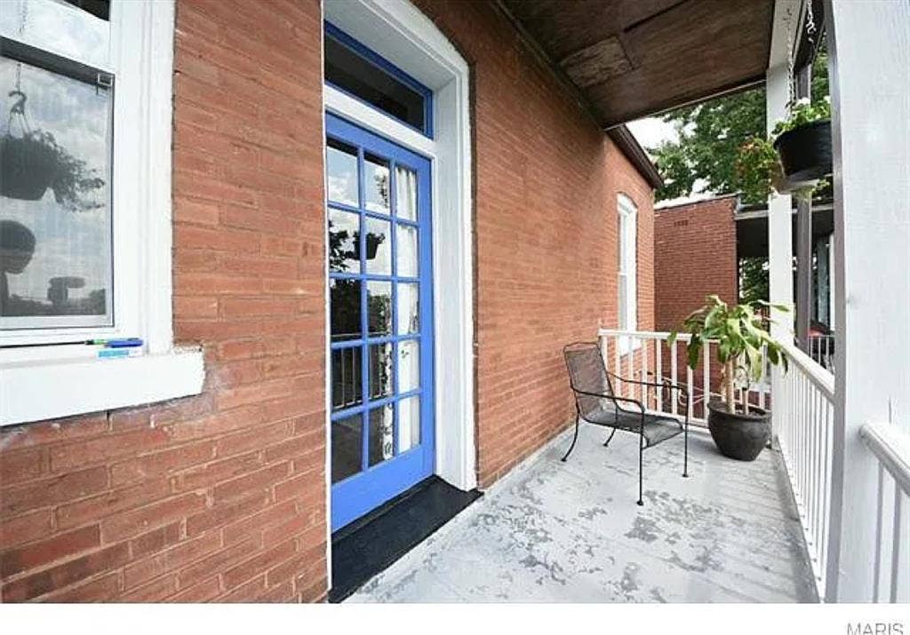 1 bedroom/bathroom(private/public)